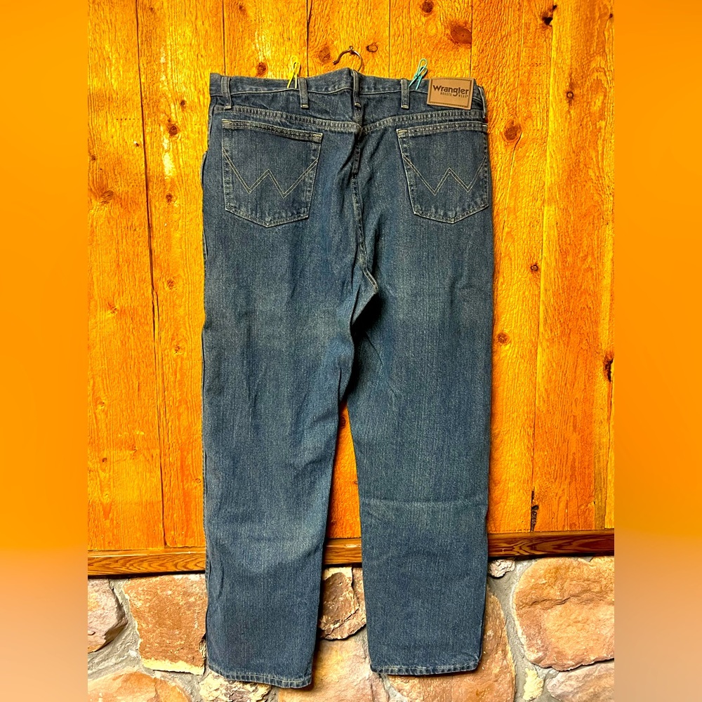 Used Wrangler Rugged Wear jeans in 40x32